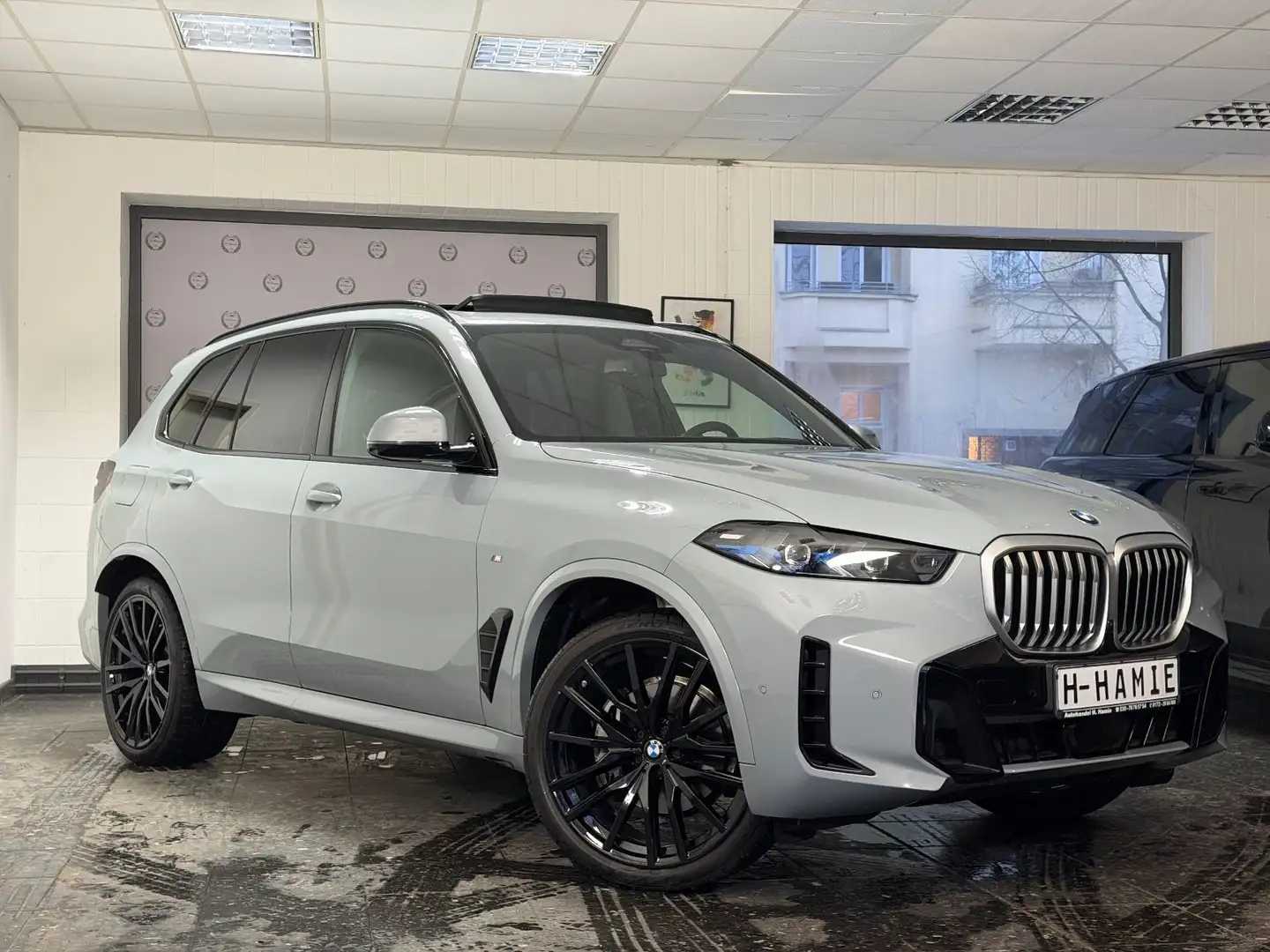 BMW X5 30d M-SPORT ICONIC CARBON PANO 360 HUD H&K Grau - 2