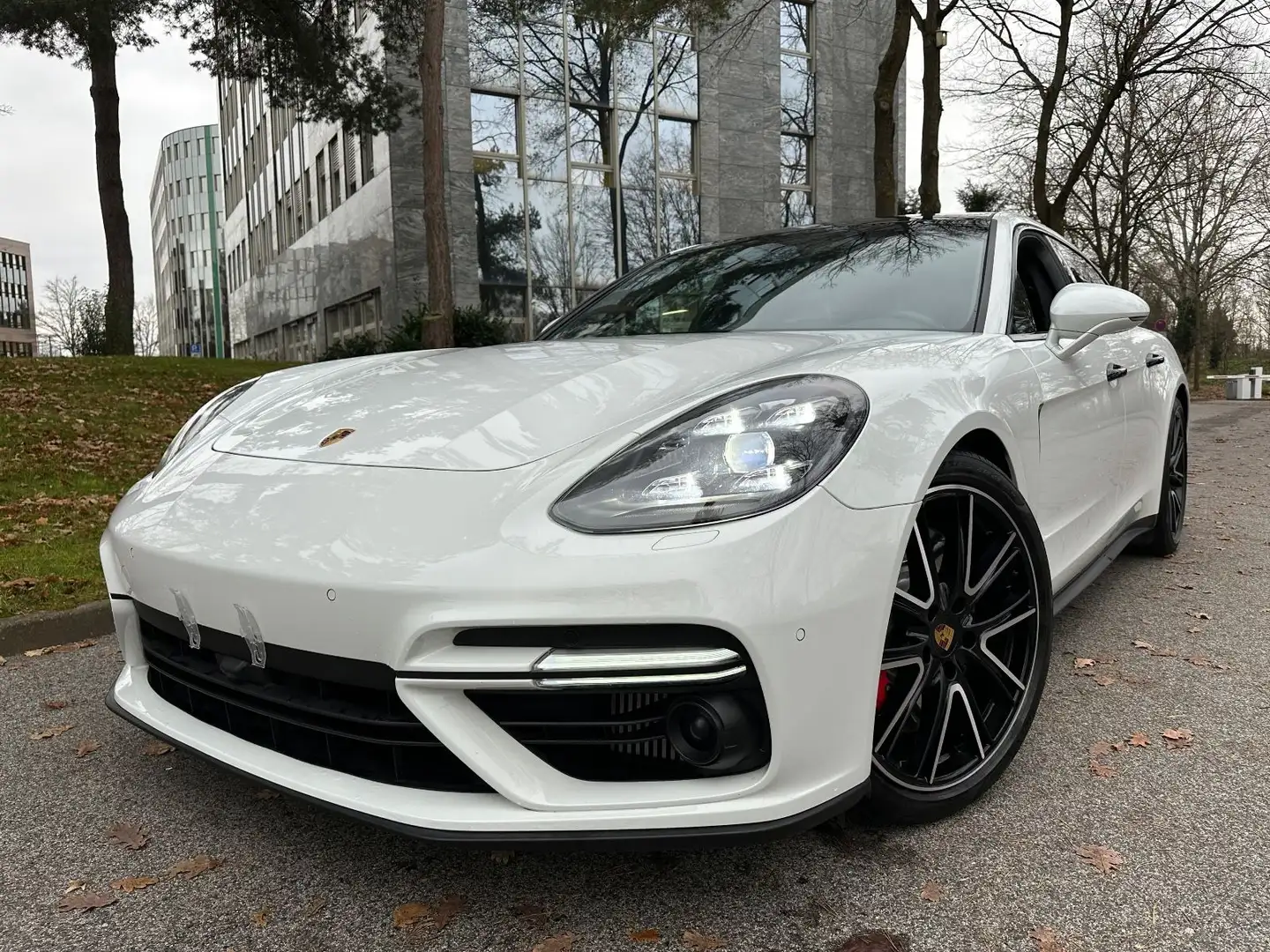 Porsche Panamera Sport Turismo TURBO"LUFT"PANO"APPROVED" Weiß - 2