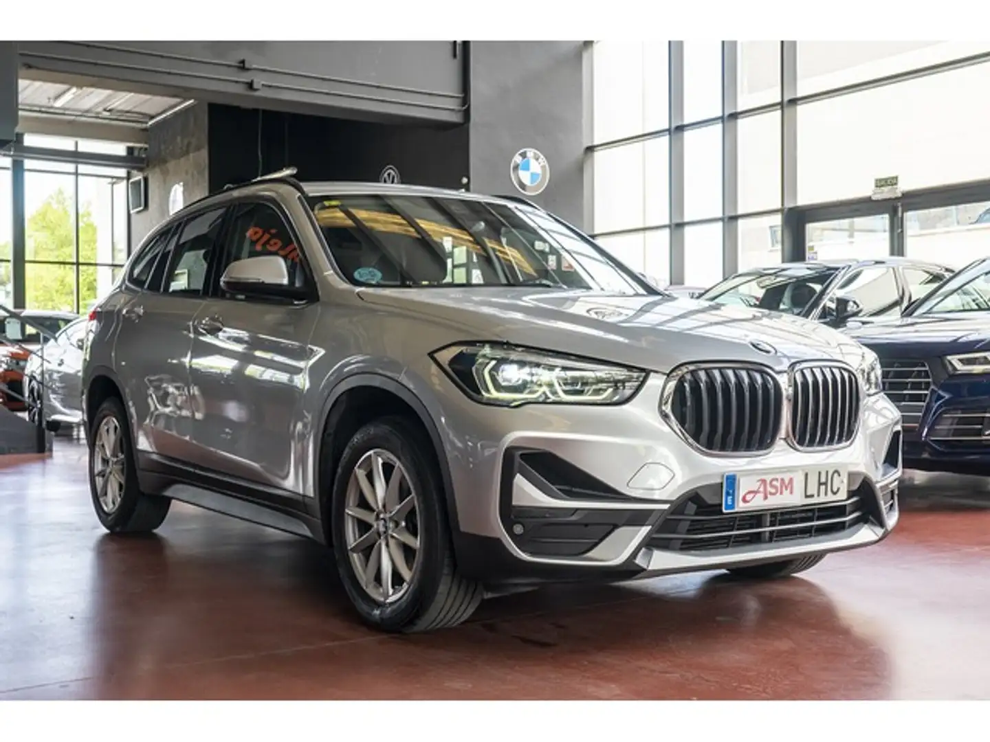 BMW X1 sDrive 18dA Business Plateado - 2