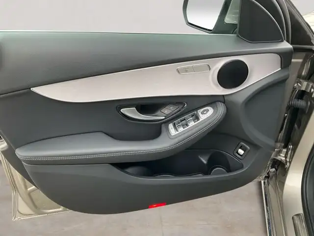 Mercedes-Benz C-Class view 9