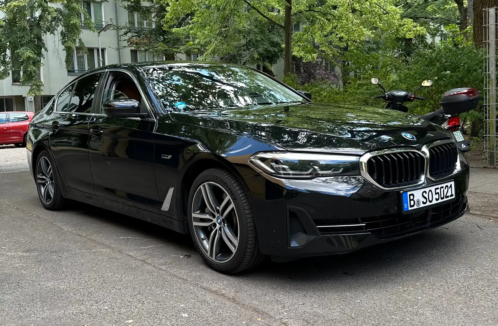BMW 530 5er Plug-In-Hybrid 530e iPerformance Aut. Luxury L Black - 1