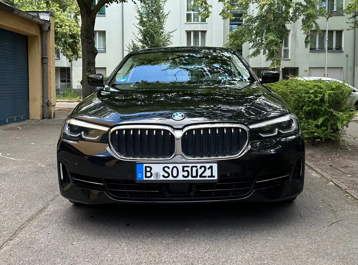 BMW 530 5er Plug-In-Hybrid 530e iPerformance Aut. Luxury L Noir - 2