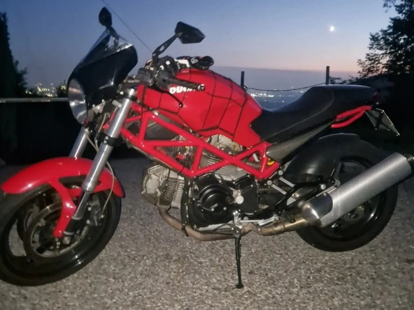 Ducati Monster 695 Rosso - 2