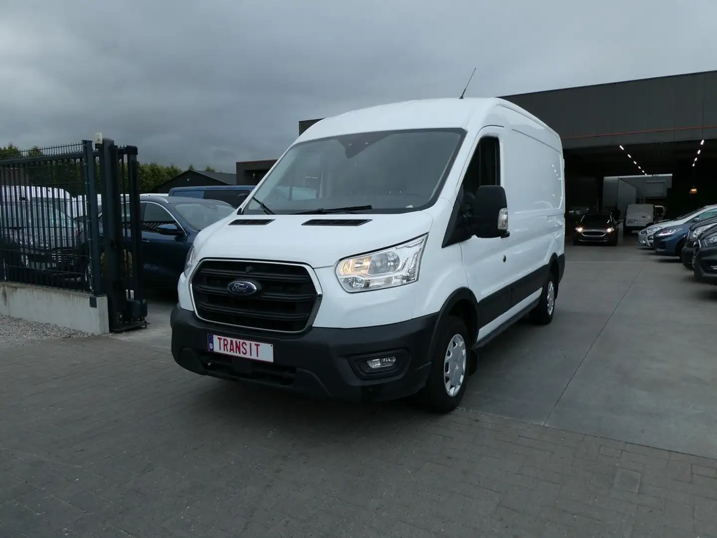 Ford Transit 2T L2-H2 2.0 TDCi 130pk 3pl 06/2020 98000km (57016 Blanc - 1