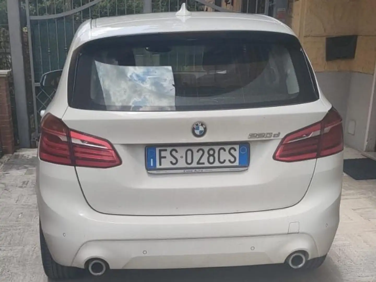 BMW 220 220d Active Tourer Luxury auto Bianco - 2