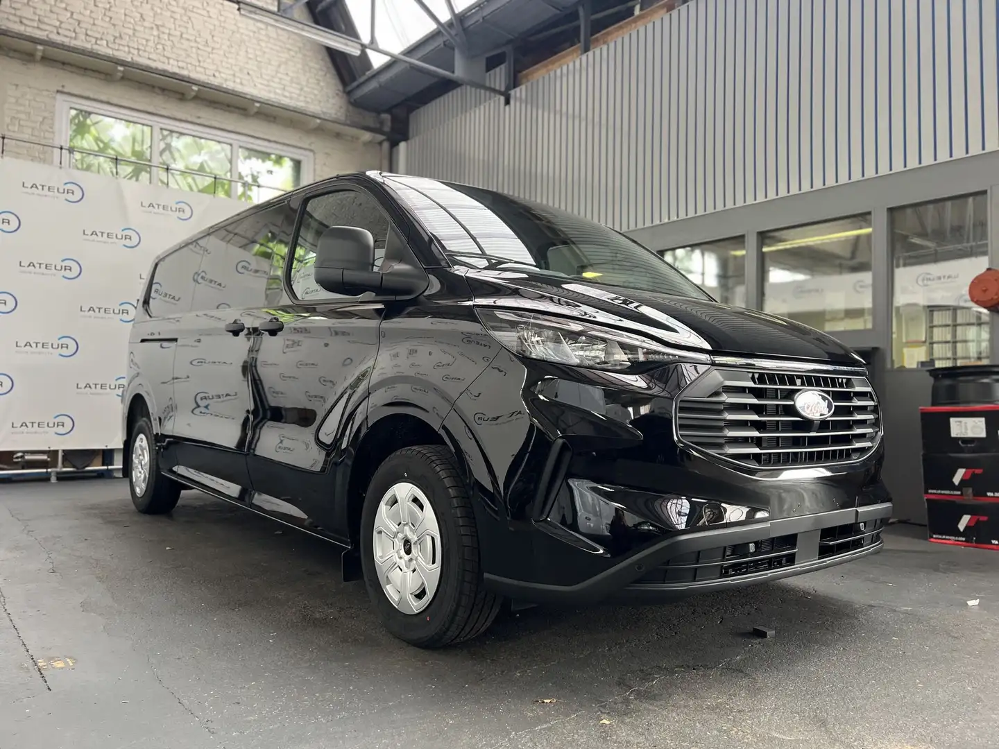 Ford Transit Custom 320L Trend 2.0TD 170Pk / 125kW A8 FWD Nero - 2