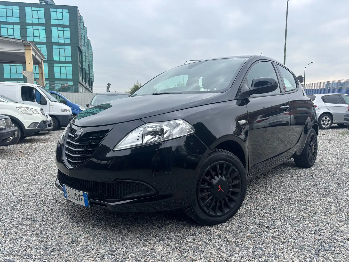 Lancia Ypsilon Ypsilon III 1.2 8v Silver c/clima 69cv Noir - 1
