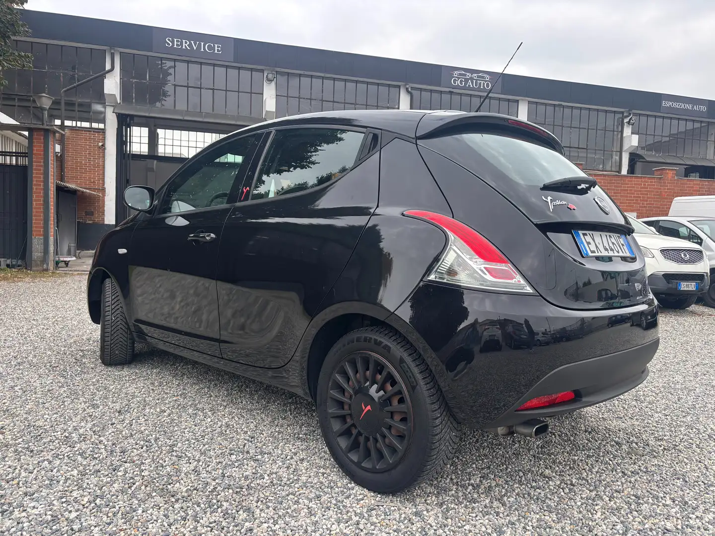 Lancia Ypsilon Ypsilon III 1.2 8v Silver c/clima 69cv Noir - 2