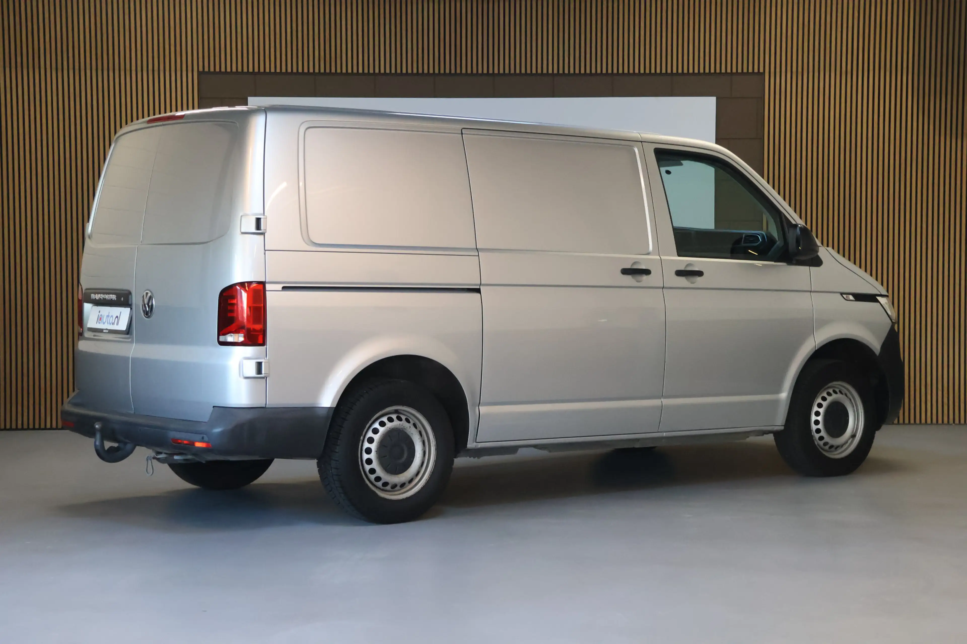 Volkswagen T6.1 Transporter 2.0 TDI L1H1 28 Highline DSG/Stoelverwarming/PDC V — photo 4
