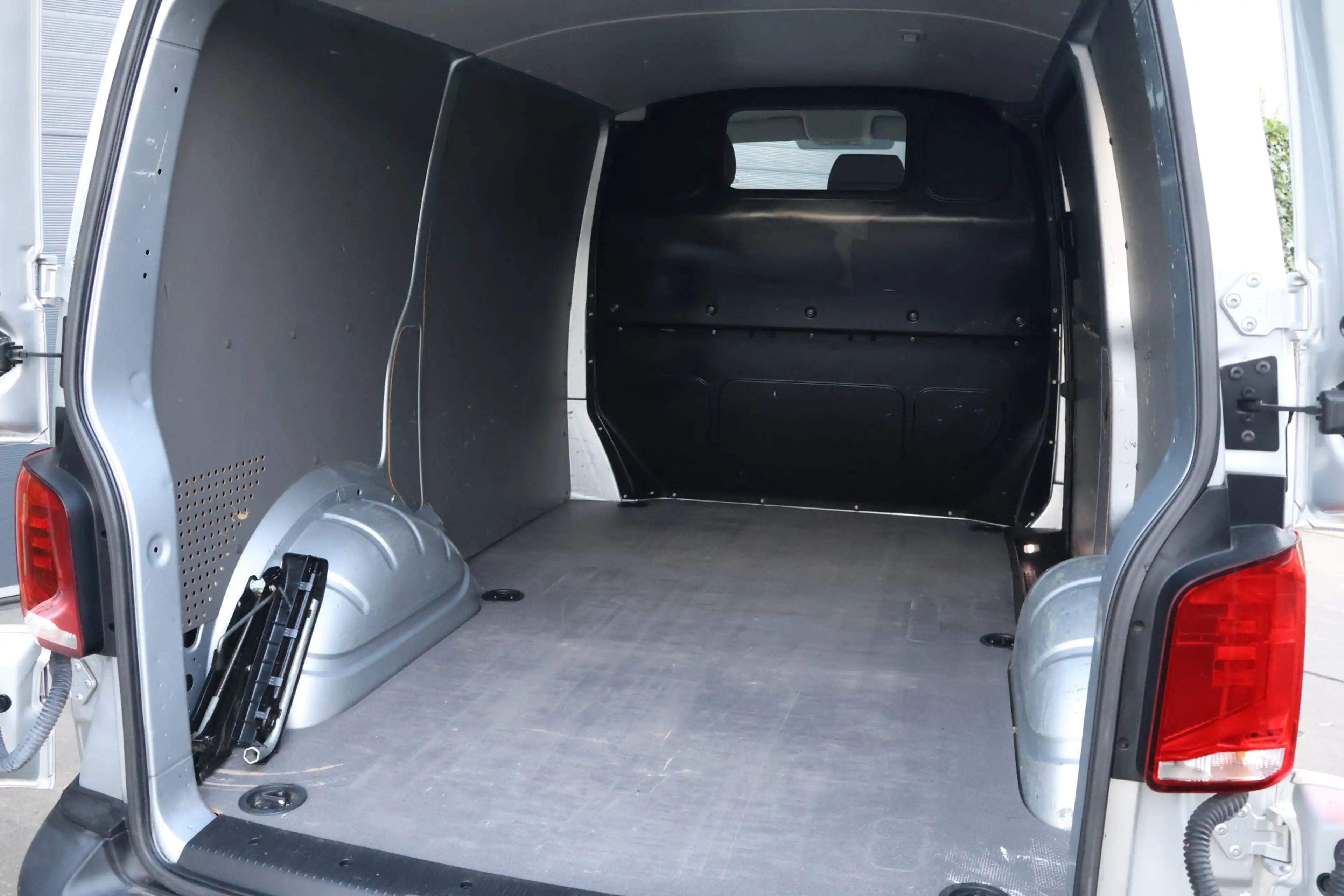 Volkswagen T6.1 Transporter 2.0 TDI L1H1 28 Highline DSG/Stoelverwarming/PDC V — photo 8