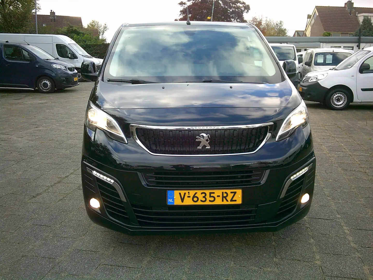 Peugeot Expert 226C 1.6 BlueHDI 95 Premium VOORZIEN VAN AIRCO+CRU Zwart - 2