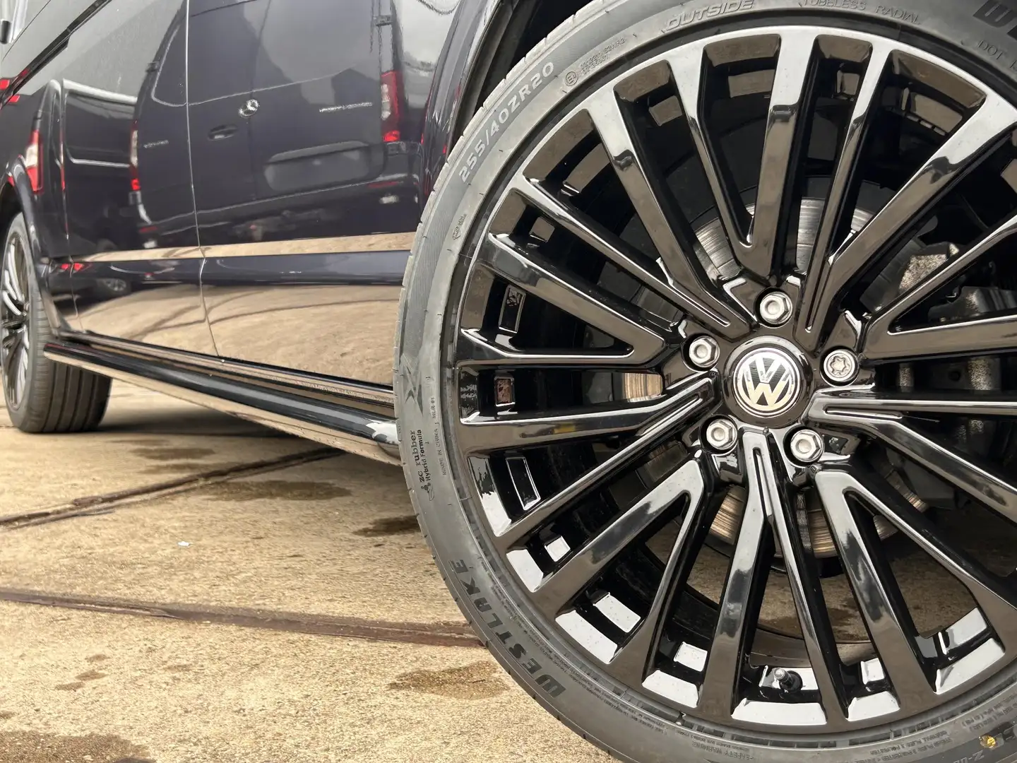 Volkswagen T6.1 Transporter 2.0 TDI L2H1 28 Bulli DC | LED | AUT | ADAPTIVE CR Blauw - 2