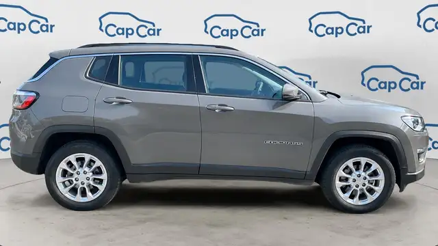 Jeep Compass view 4