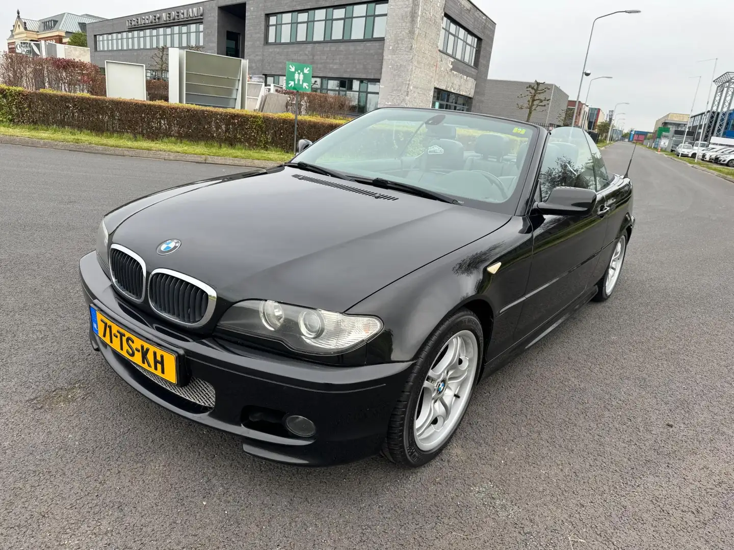 BMW 318 3-serie Cabrio 318Ci Executive, 150PK, 2E EIG AFK, Zwart - 2
