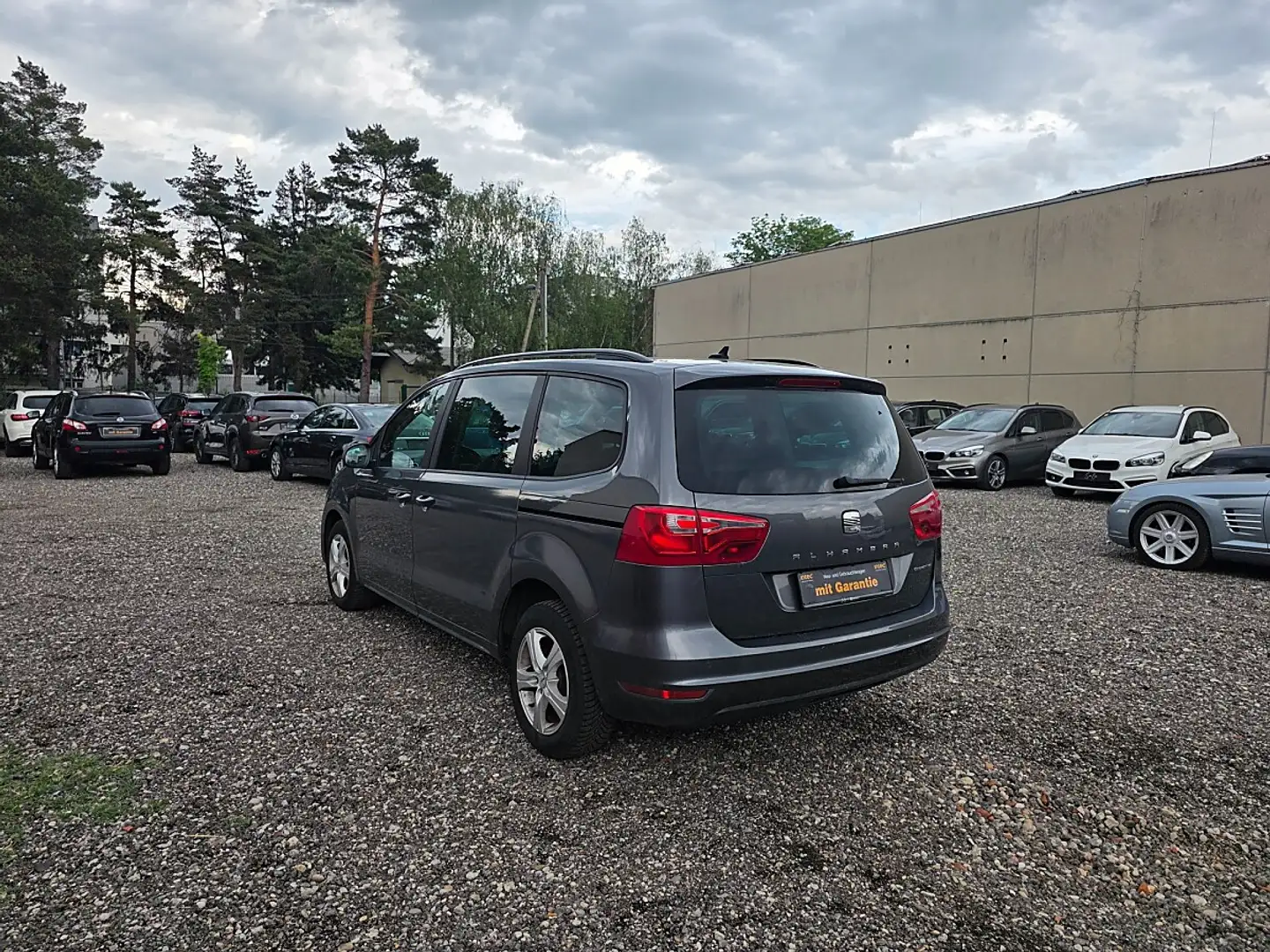 SEAT Alhambra Reference 2,0 TDI CR DPF DSG Grau - 2