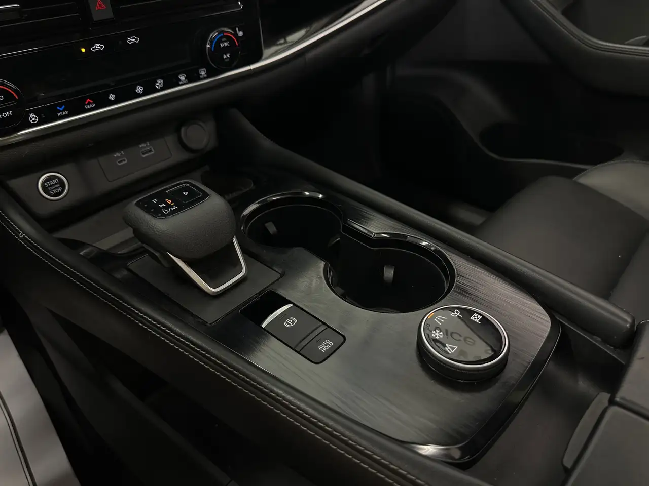 Nissan Rogue снимка Nissan Rogue