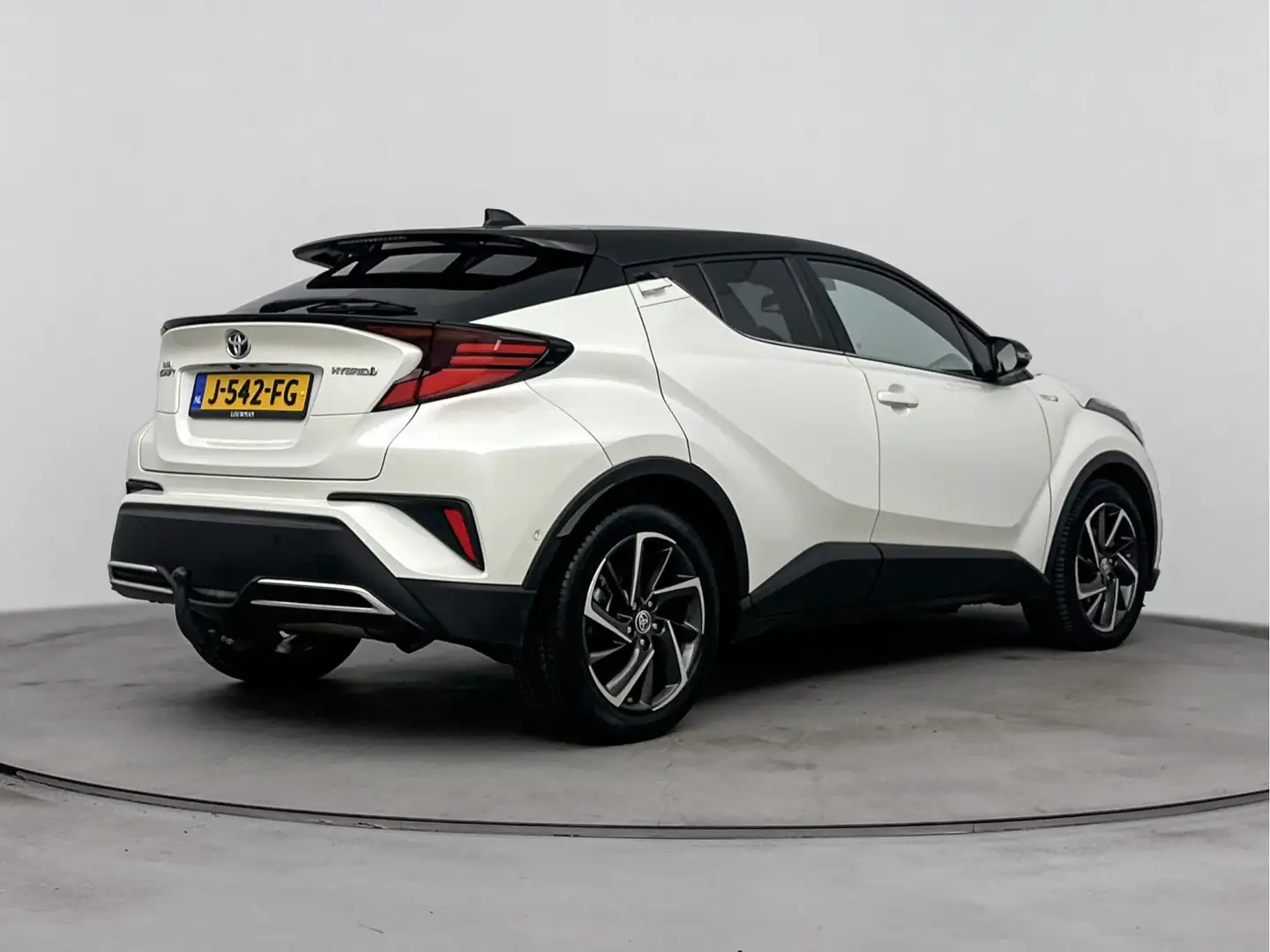 Toyota C-HR 2.0 184 PK Hybrid Bi-Tone | NL-Auto | JBL-Audio | Wit - 2