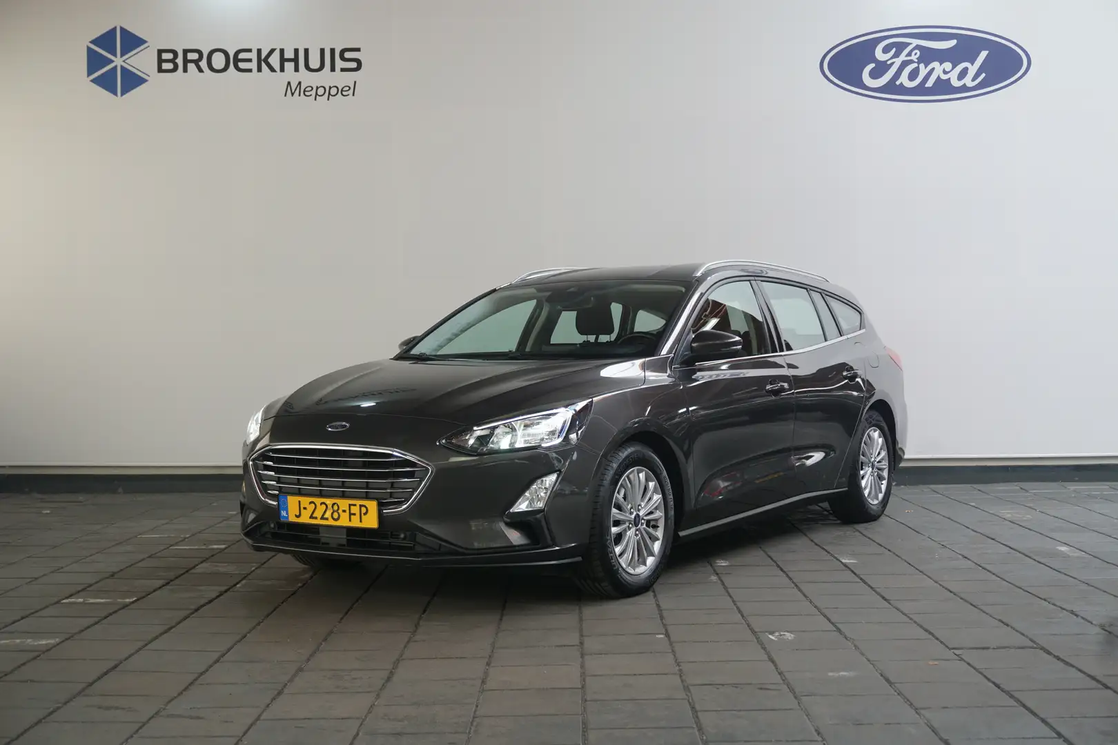 Ford Focus Wagon 1.0 EcoBoost Titanium Business | Adaptive Cr Grijs - 2