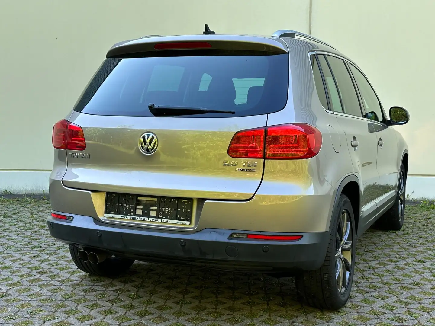 Volkswagen Tiguan Track & Style 4Motion DSG | AHK | Beige - 2