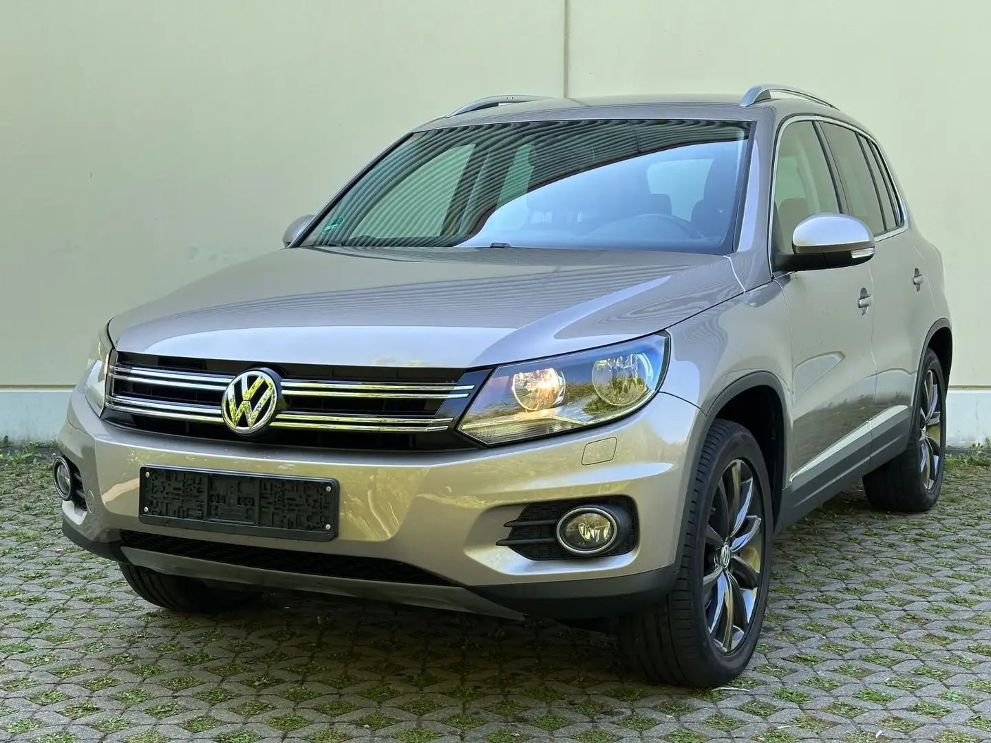 Volkswagen Tiguan Track & Style 4Motion DSG | AHK | Beige - 1