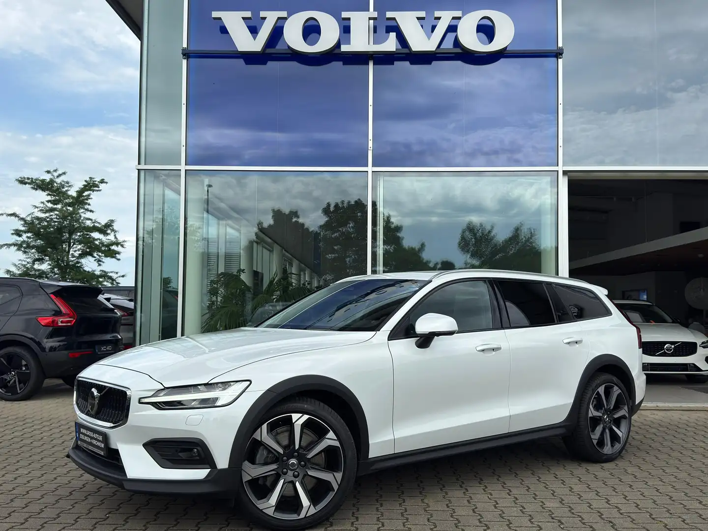 Volvo V60 Cross Country B5 Ultimate Bright AWD Weiß - 1