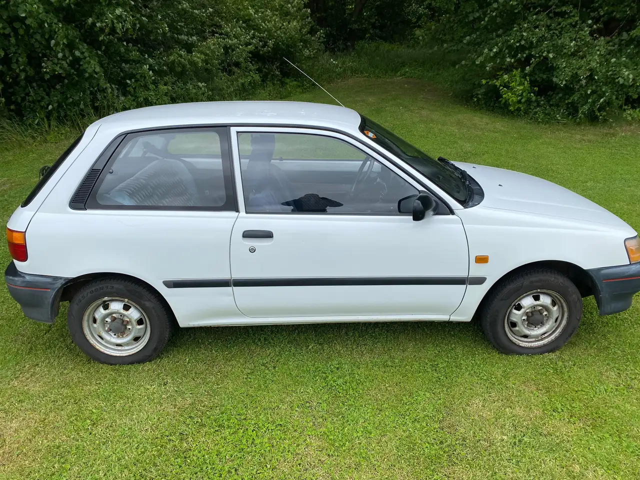 Toyota Starlet 1.3 XLi, foto 2