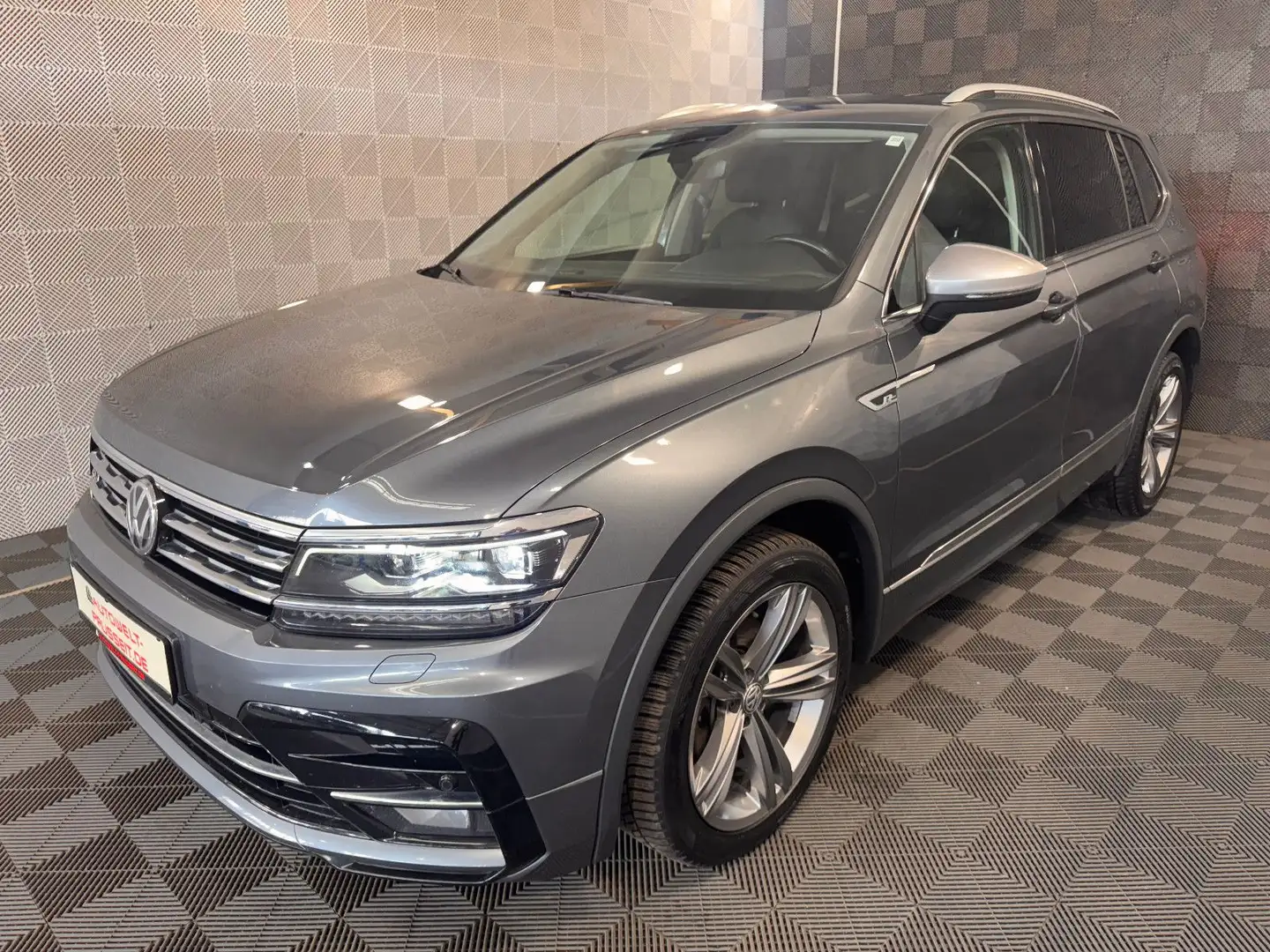 Volkswagen Tiguan Allspace Tiguan*ALLSPACE*R.LINE-AHK-LED-TOUCH-KLIMA-19" Grau - 2