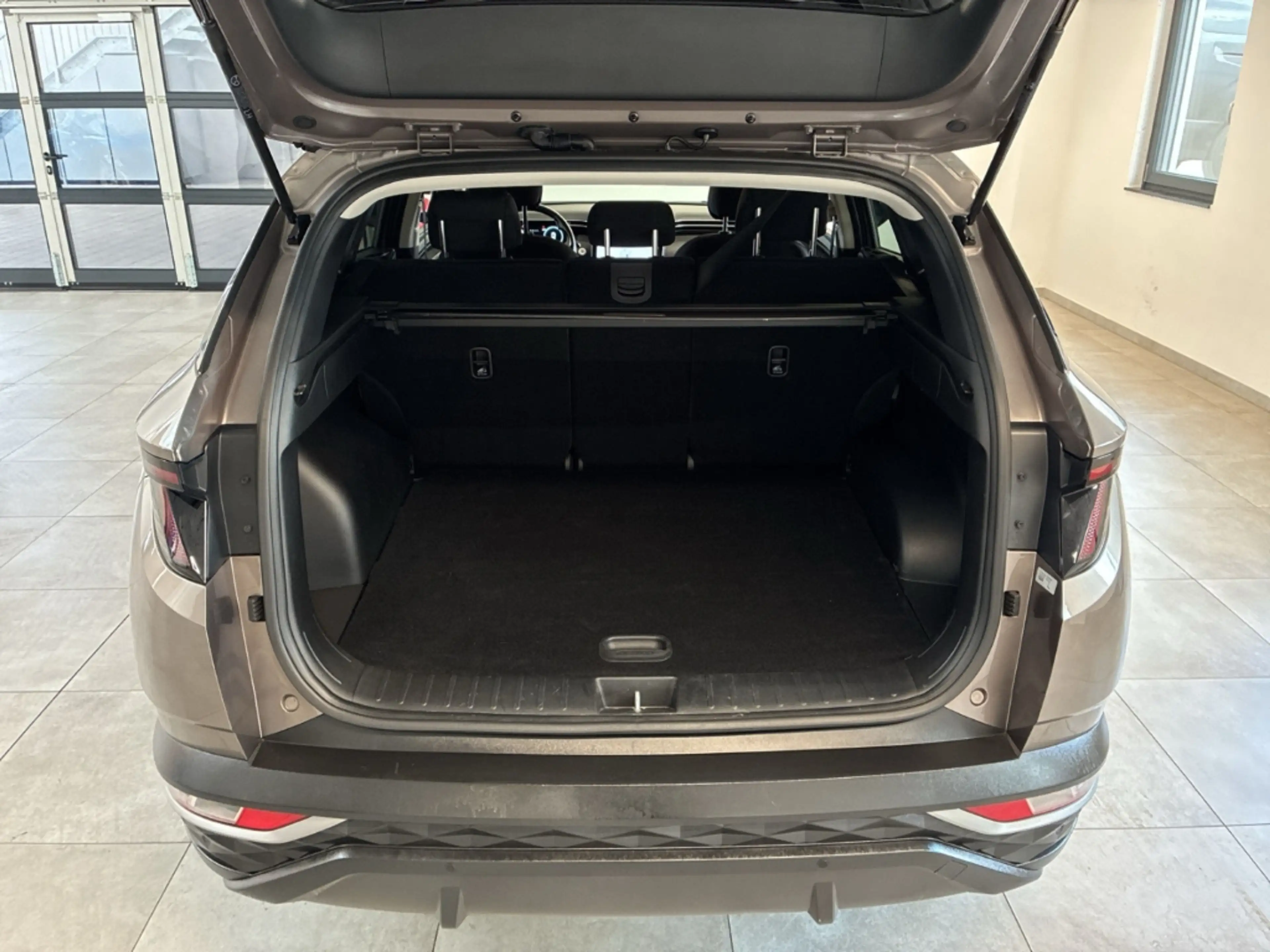 Hyundai TUCSON 1.6 T-GDI Trend AHK PDC KAM NAVI SHZ TEMP KLIMA — photo 6