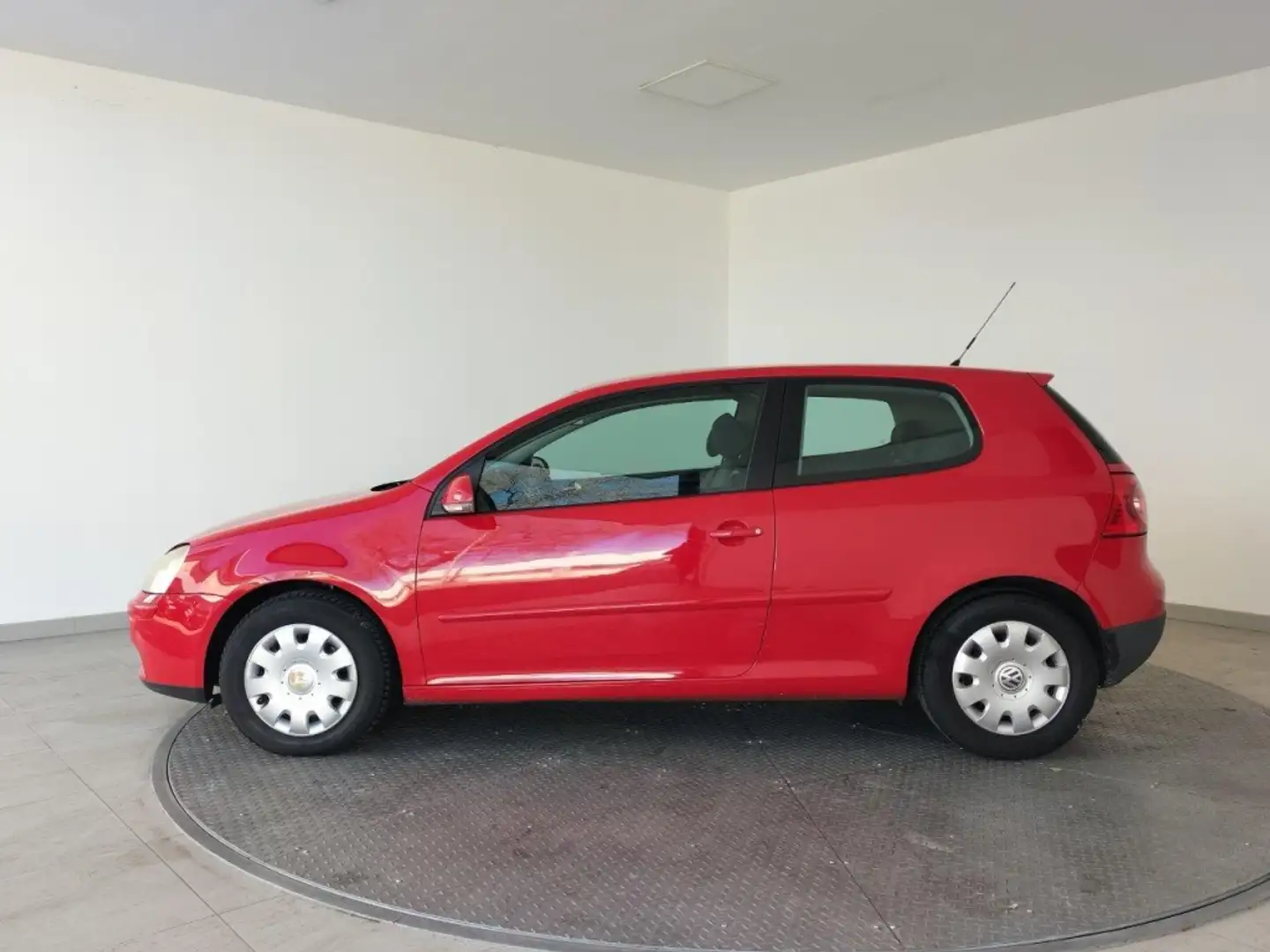 Volkswagen Golf 1.6 Trendline Rojo - 2