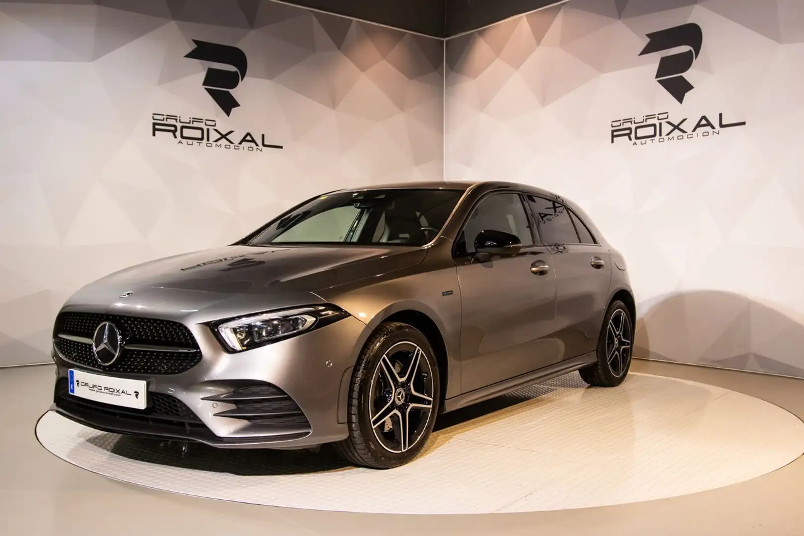 Mercedes-Benz A 250 A250E PACK AMG Gris - 1