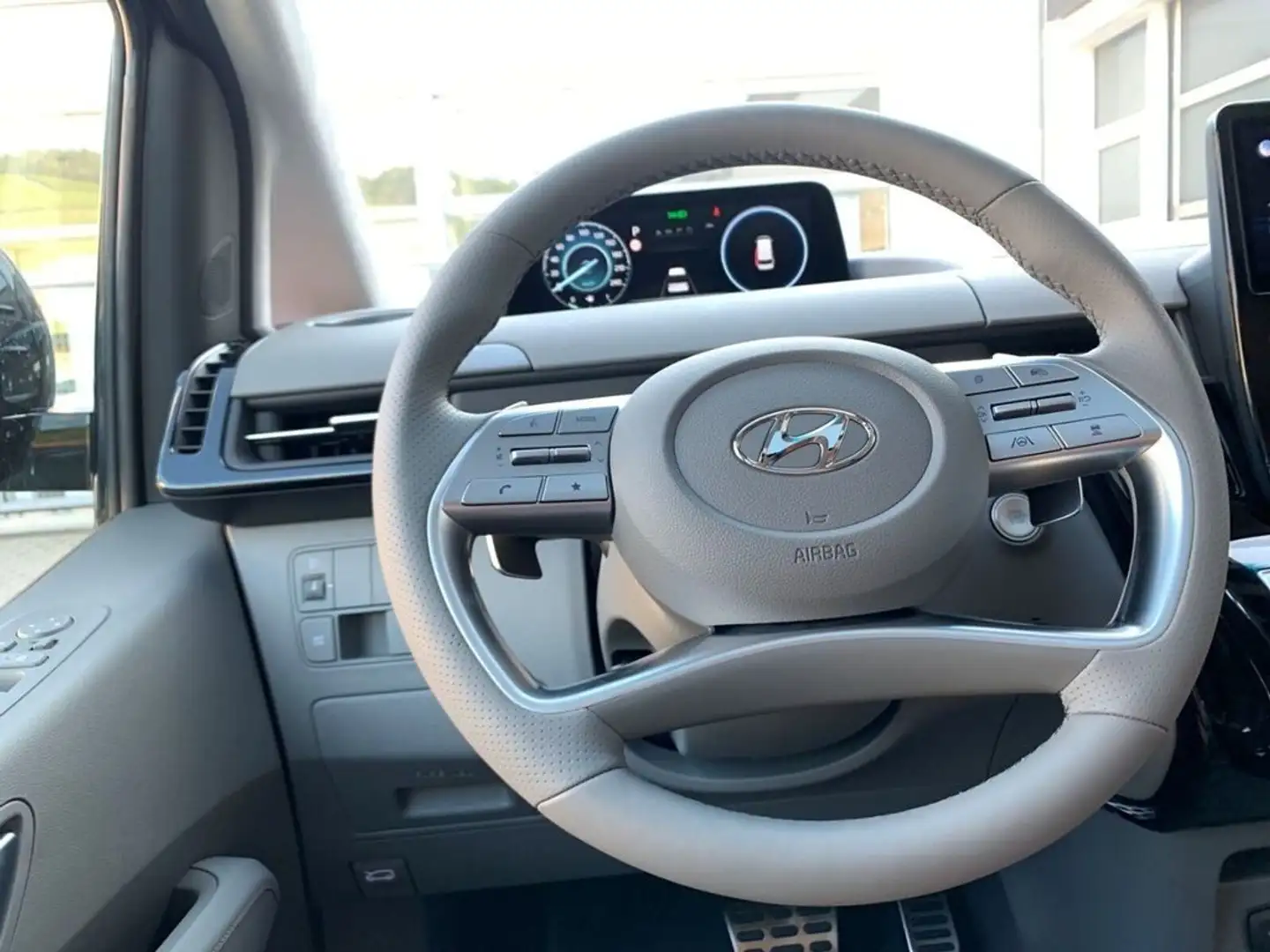 Hyundai STARIA 2.2 AT AWD 7 posti Signature Noir - 2