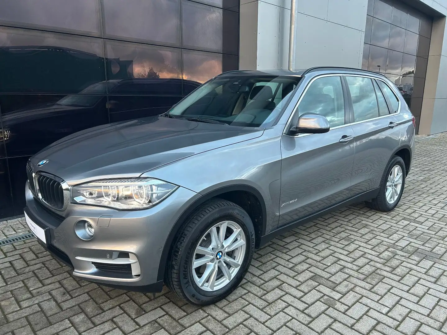 BMW X5 30 d 1.Hd.|Pano|HUD|Keylesss|Standheizung|AHK Grau - 1