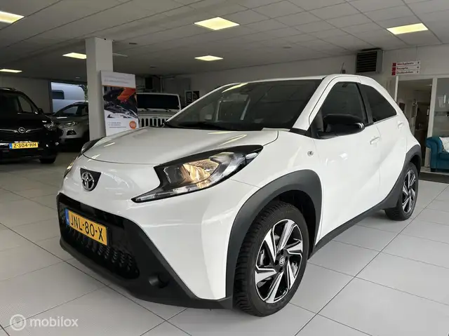 Toyota Aygo X 1.0 VVT- Play LM velgen privacy glas