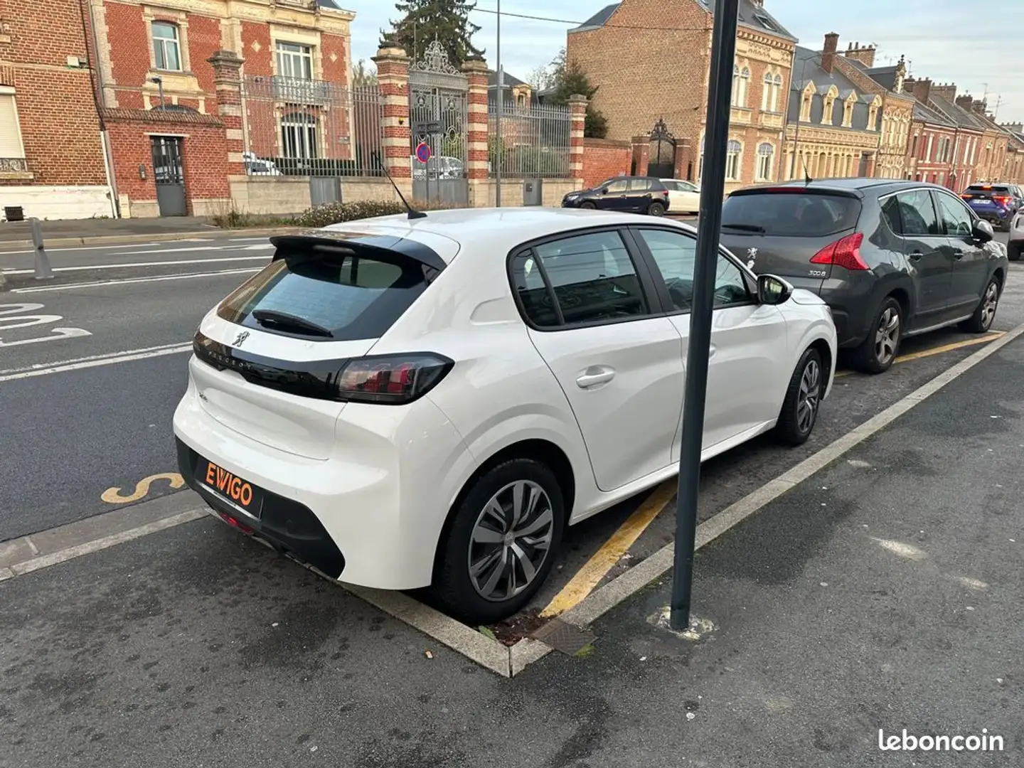 Peugeot 208 generation-i 1.5 bluehdi 100 active business start-stop Weiß - 2