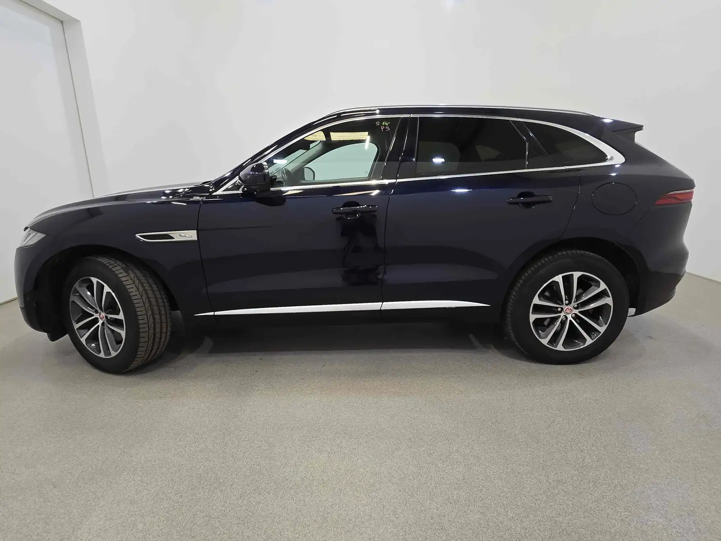 Jaguar F-Pace F-Pace 2.0i P400e Plug-in Hybrid 400Hp AWD Blauw - 1