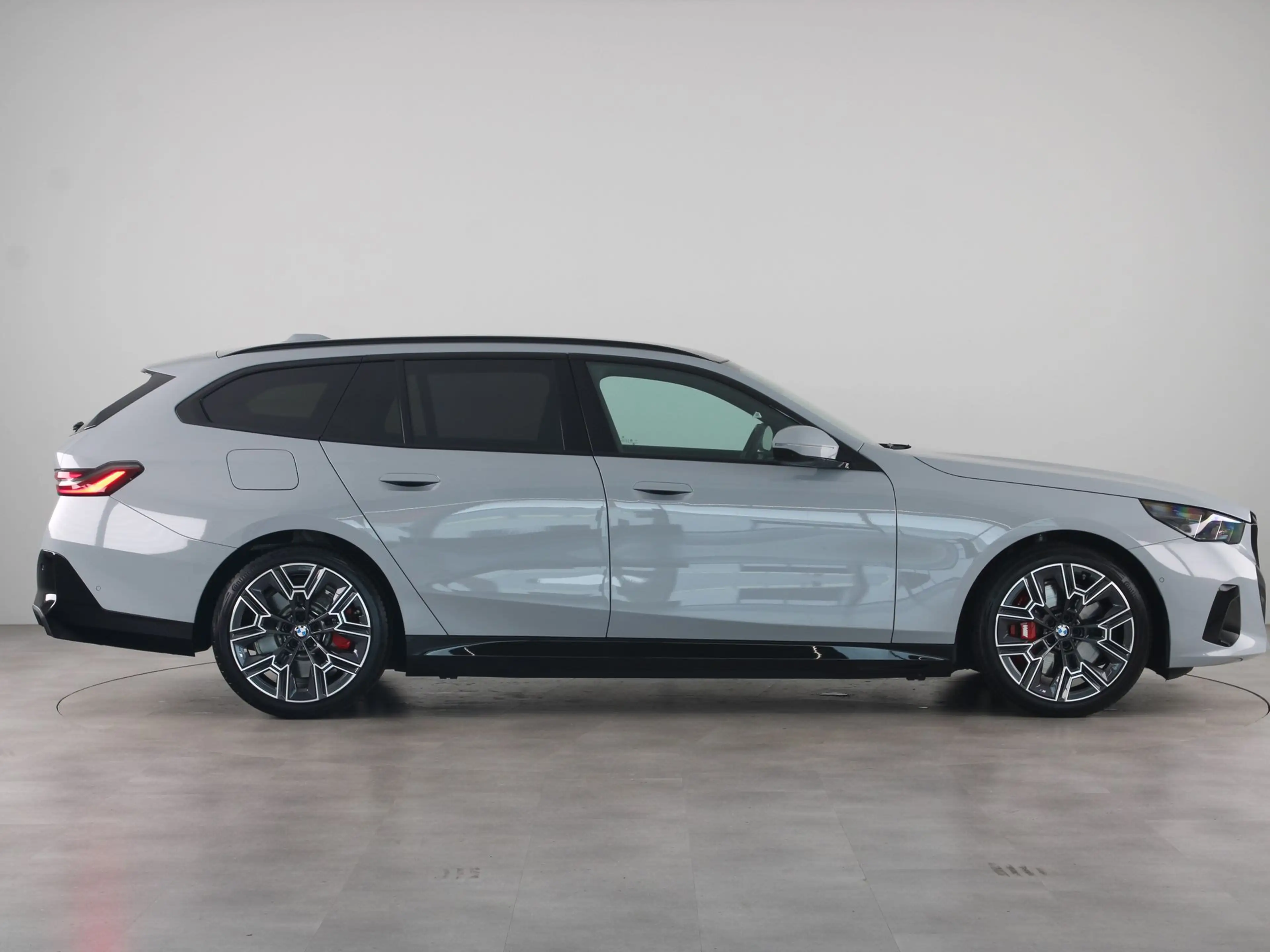 BMW 550 5 Serie Touring 550e xDrive — photo 9