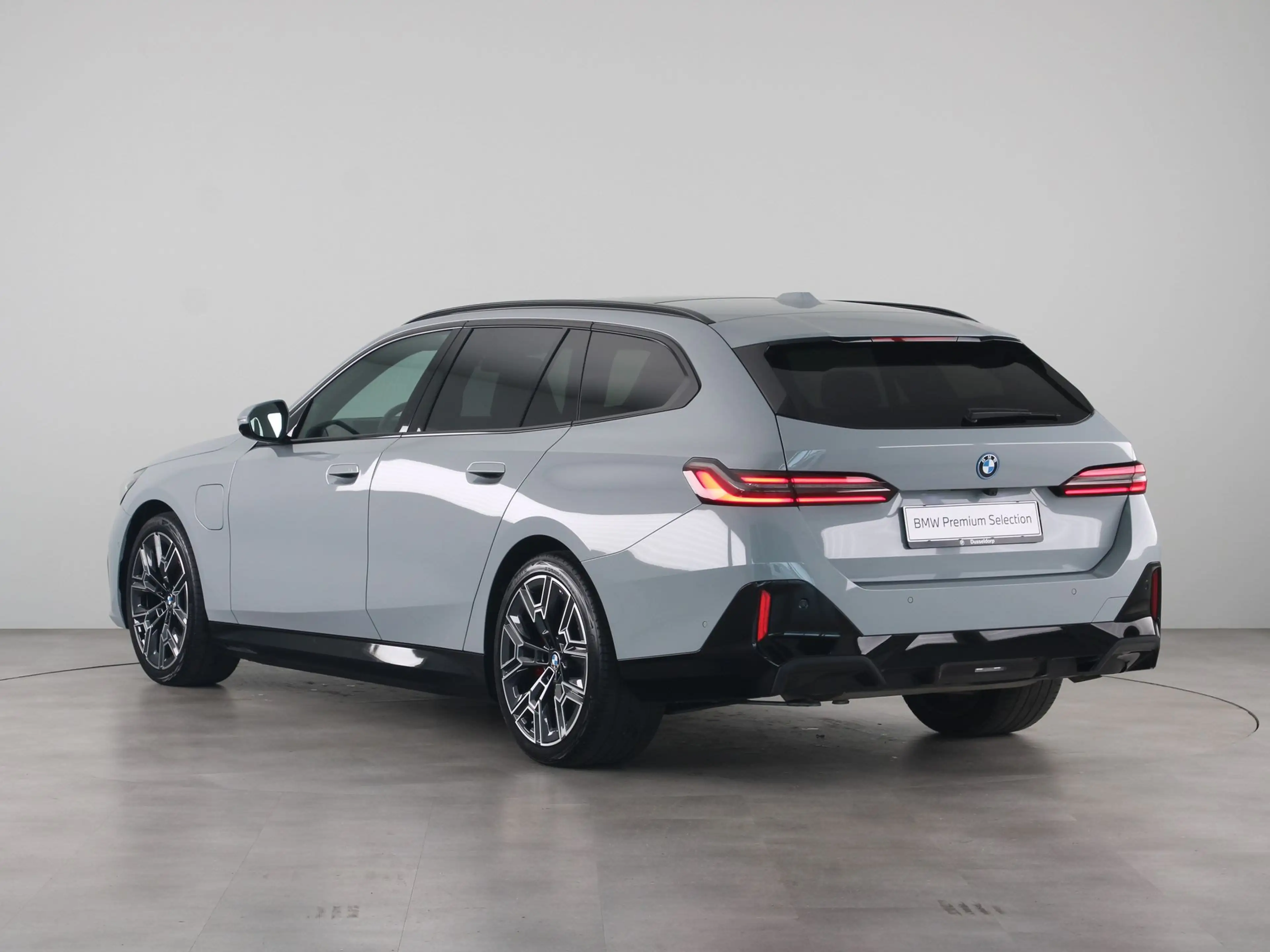 BMW 550 5 Serie Touring 550e xDrive — photo 12