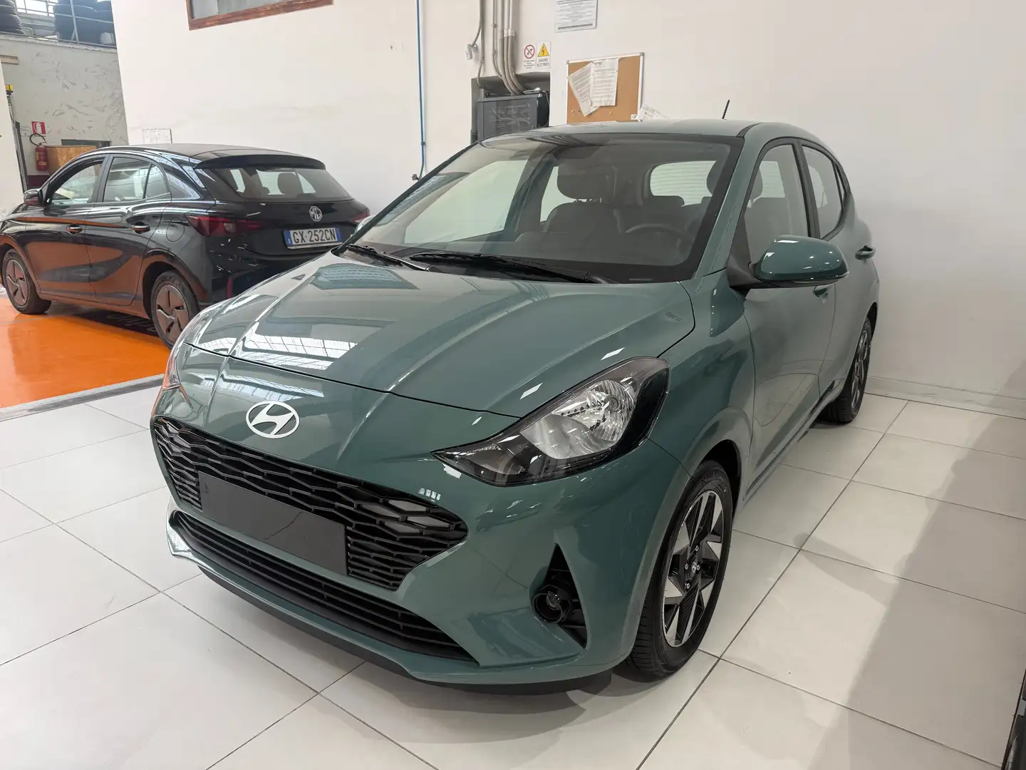 Hyundai i10 i10 1.0 mpi Connectline 63cv KM ZERO Vert - 1