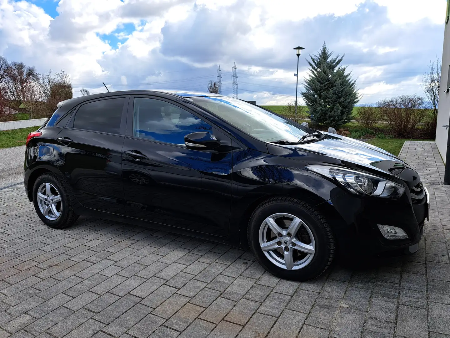 Hyundai i30 i30 1,6 CRDi Go Go Schwarz - 1