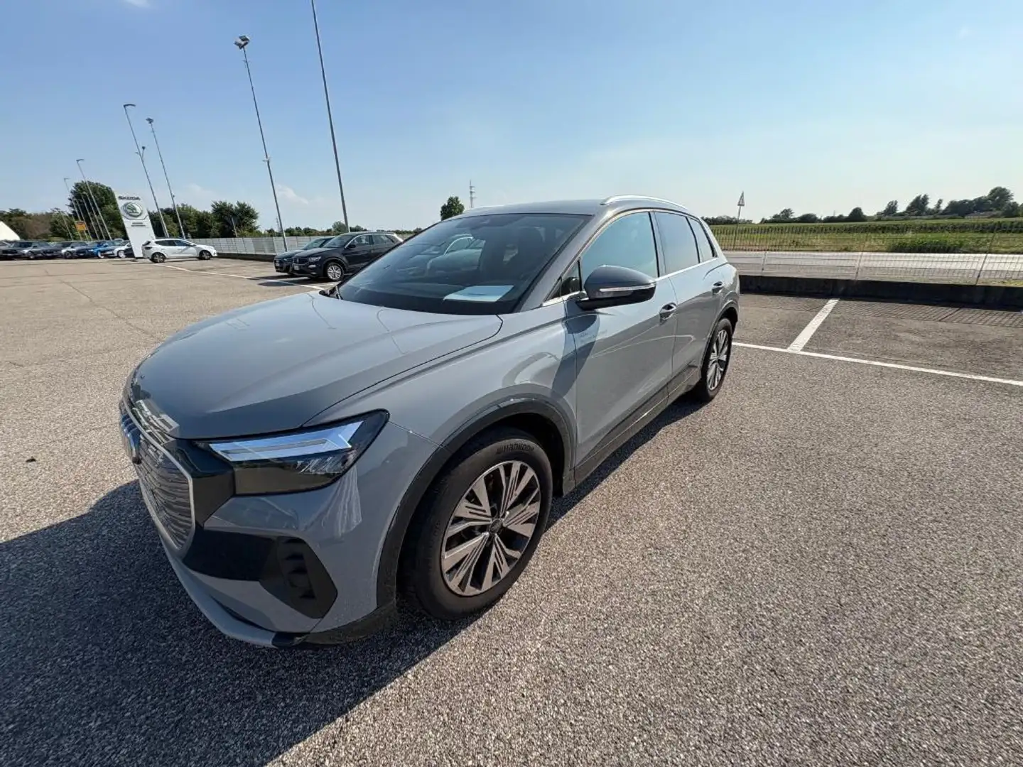 Audi Q4 e-tron Advanced 45 Sportsitze/Assistenz+/Nav+ Grau - 2