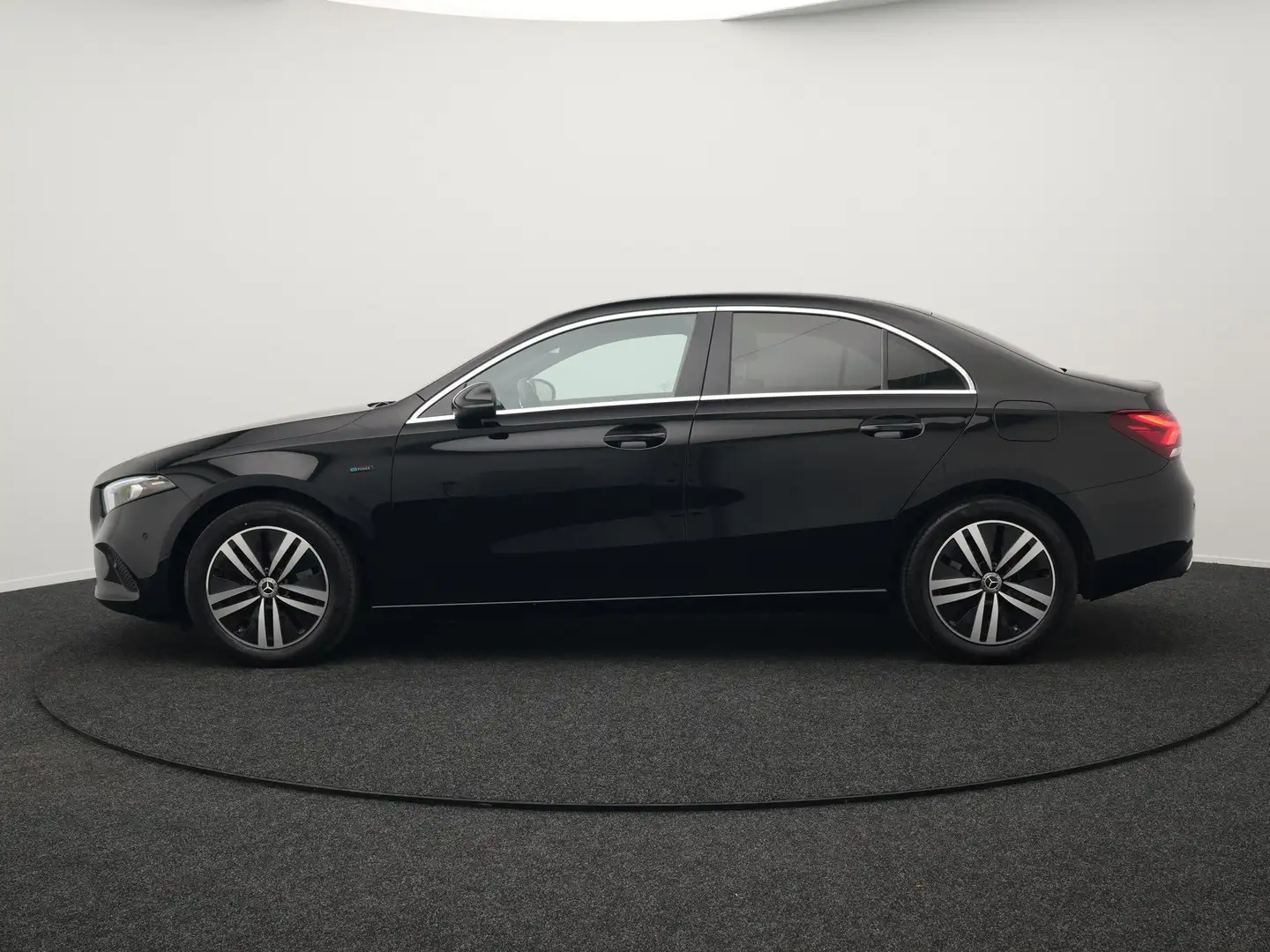 Mercedes-Benz A 250 e Plug in Hybrid PHEV | Widescreen Navi | Sfeerver Zwart - 2