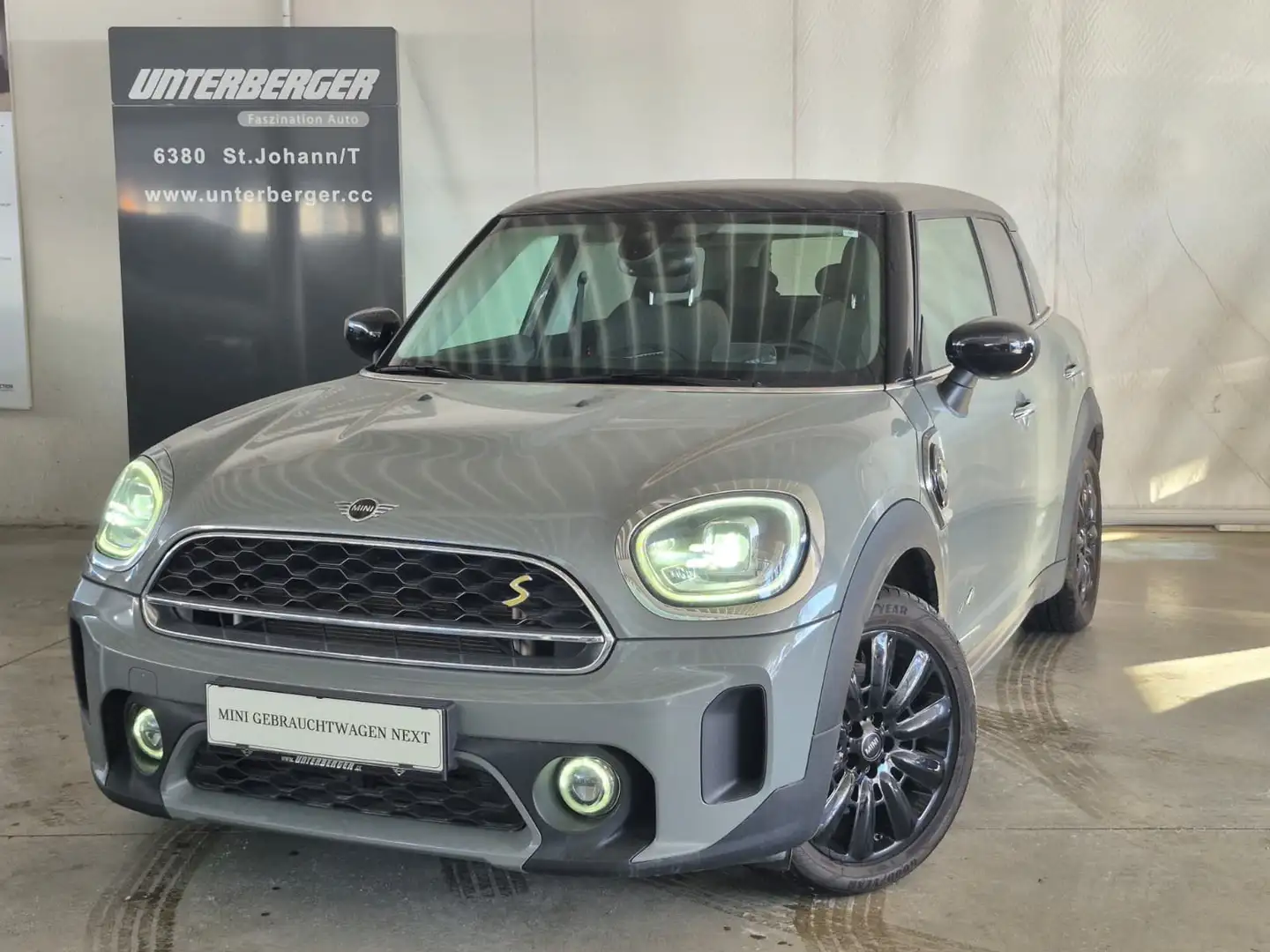 MINI Cooper SE ALL4 Countryman Grau - 1