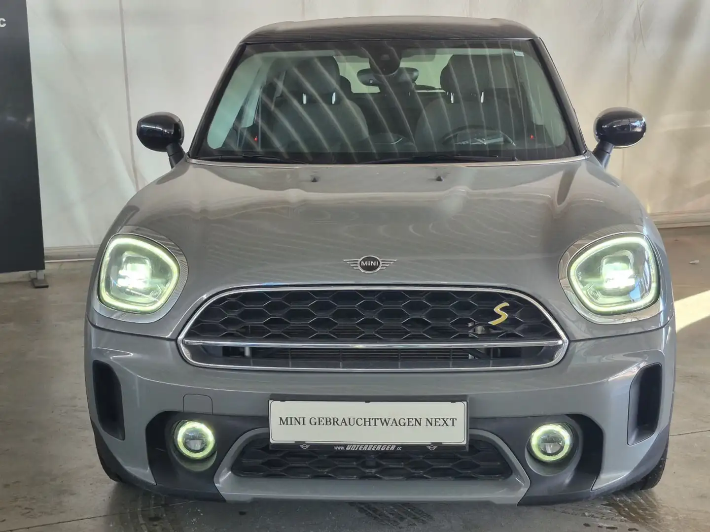 MINI Cooper SE ALL4 Countryman Grau - 2