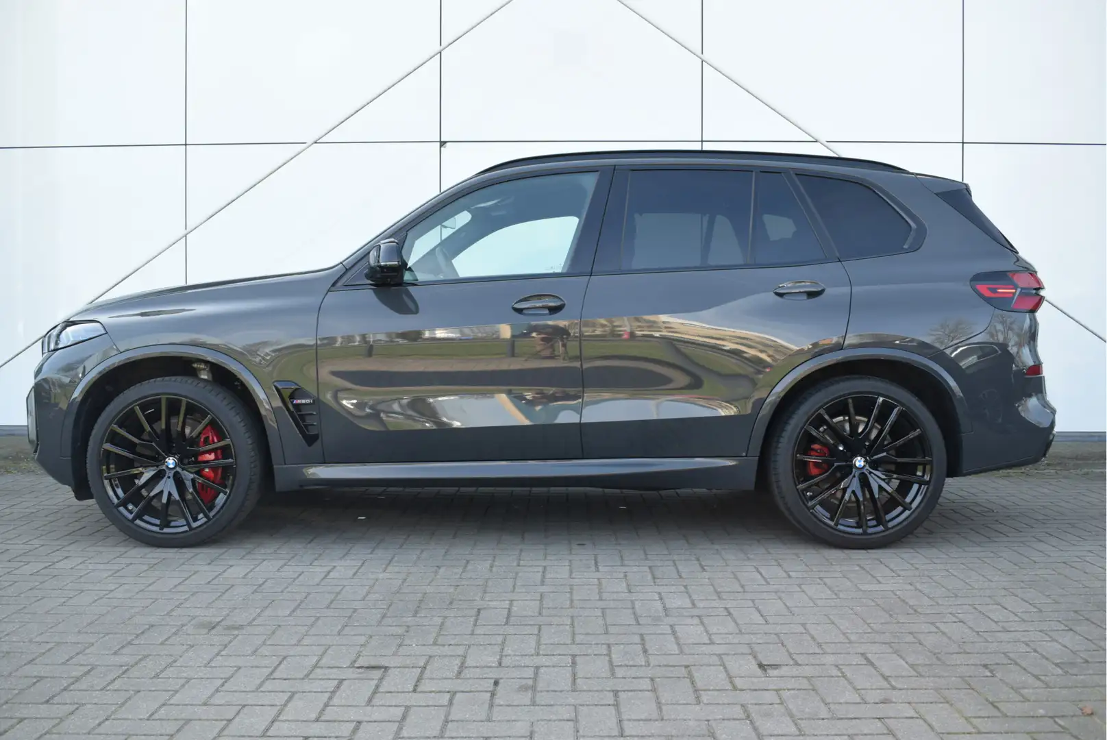 BMW X5 M60i xDrive High Executive Automaat / Panoramadak Grijs - 2
