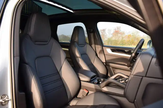 Porsche Cayenne view 3