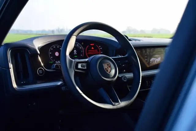Porsche Cayenne view 2