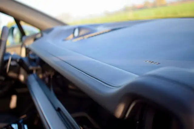 Porsche Cayenne view 26