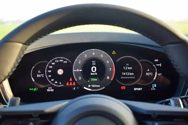 Porsche Cayenne view 8