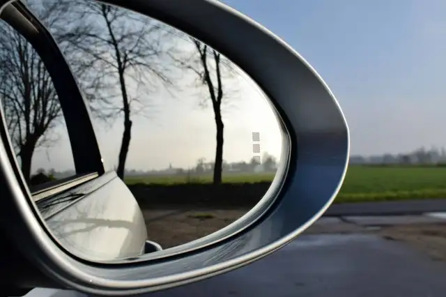 Porsche Cayenne view 25