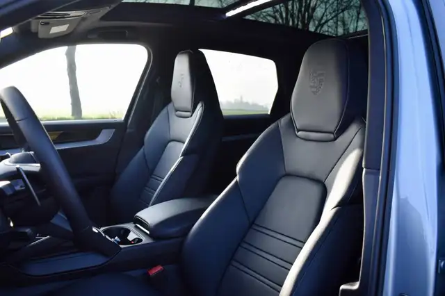 Porsche Cayenne view 6
